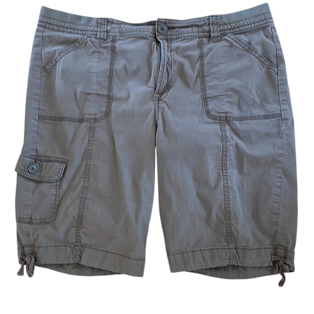 ST. JOHN’S BAY KHAKI GREEN CARGO SHORTS Size 14 - Picture 4 of 13